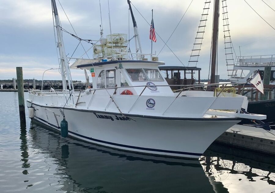 Hilton Head Island: Shrimp Trawling Boat Tour - Crew members make a big difference