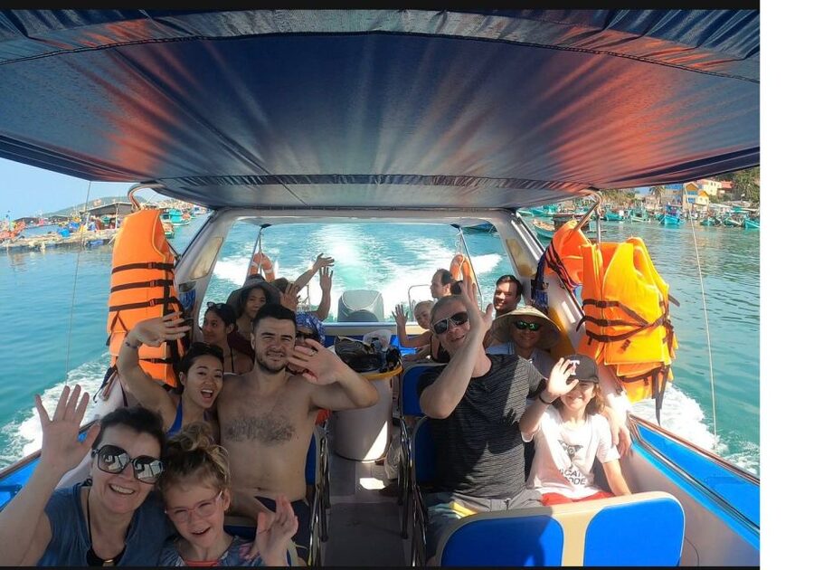 Hoi An/Da Nang: Snorkelling & Island-Hopping Speedboat Tour - Dai Island: your first hour above the coral