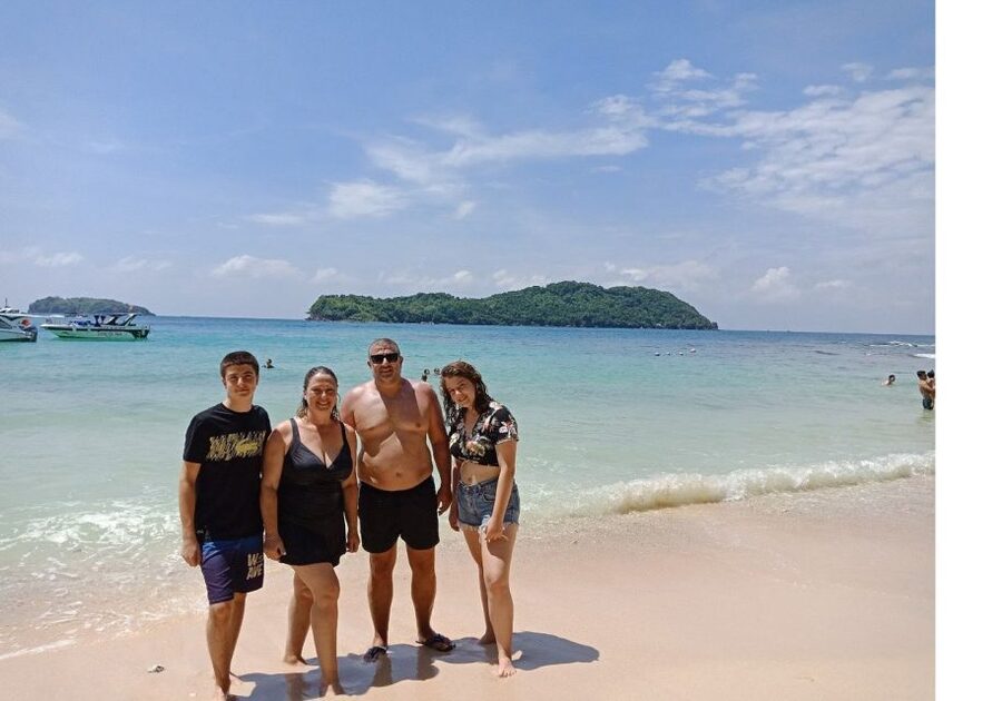 Hoi An/Da Nang: Snorkelling & Island-Hopping Speedboat Tour - Lunch, showers, and a quiet beach at Chong or Ong Beach
