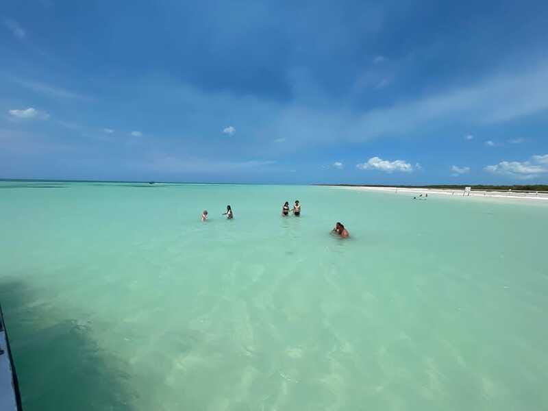 Holbox: Punta Mosquitos, Yalahau, & Pasión Island Boat Tour - Who will enjoy this outing most?
