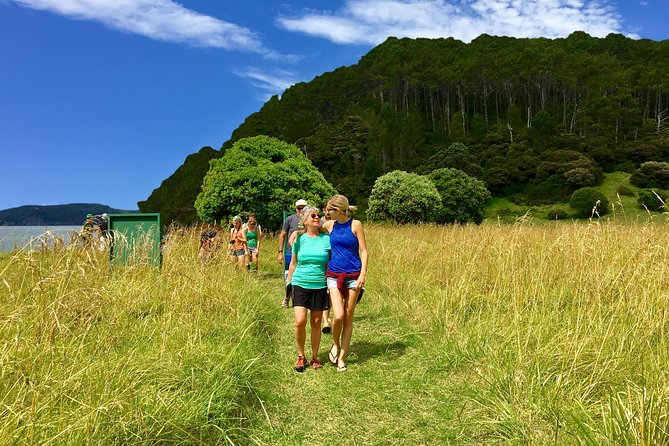 Hole in the Rock Cruise & Island Tour - with two island stopovers - Your second island depends on the day