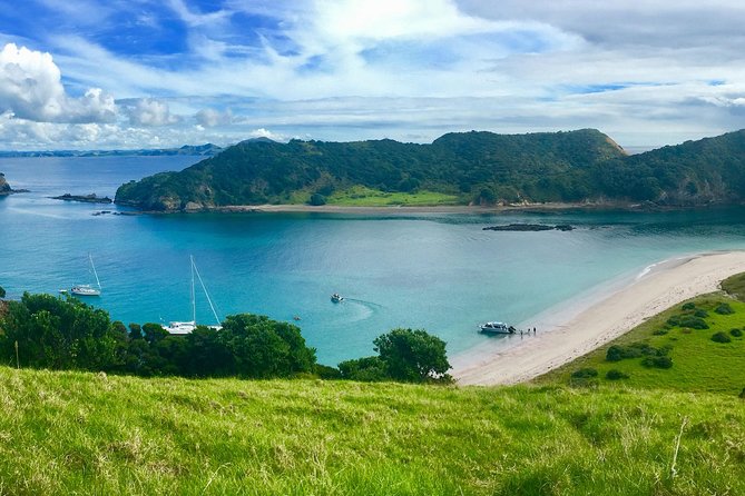 Hole in the Rock Cruise & Island Tour - with two island stopovers - Who should book this experience?
