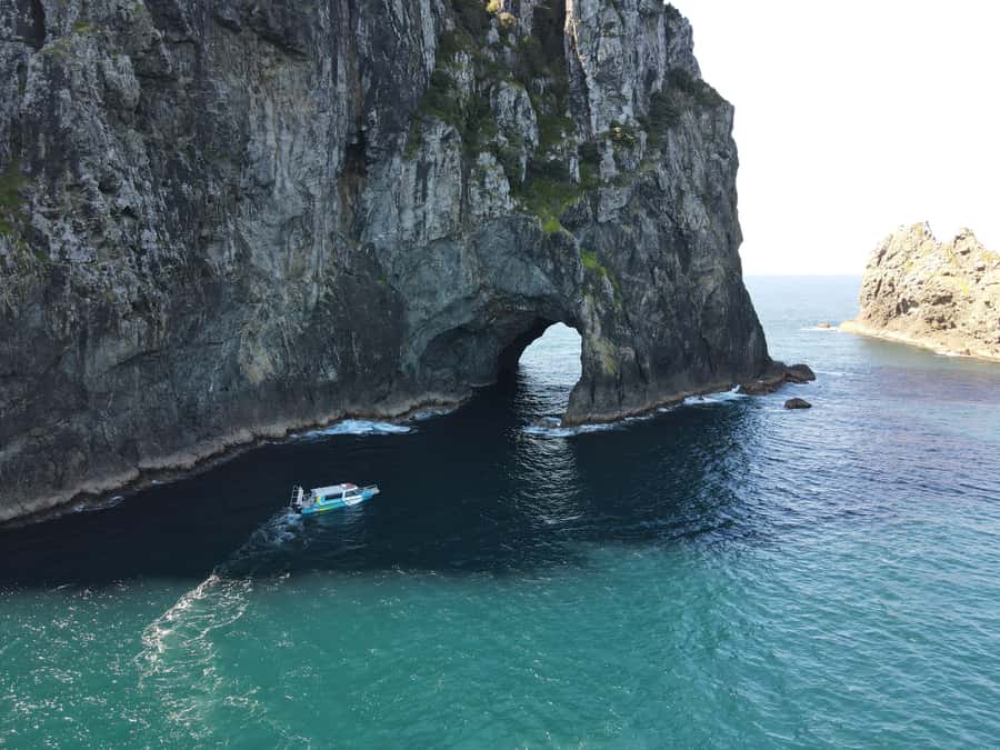 Hole in the Rock Tour & Bay of Islands Cruise - Seeing 144 islands from the water
