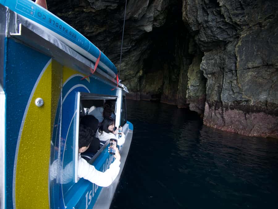Hole in the Rock Tour & Bay of Islands Cruise - The famous Hole in the Rock