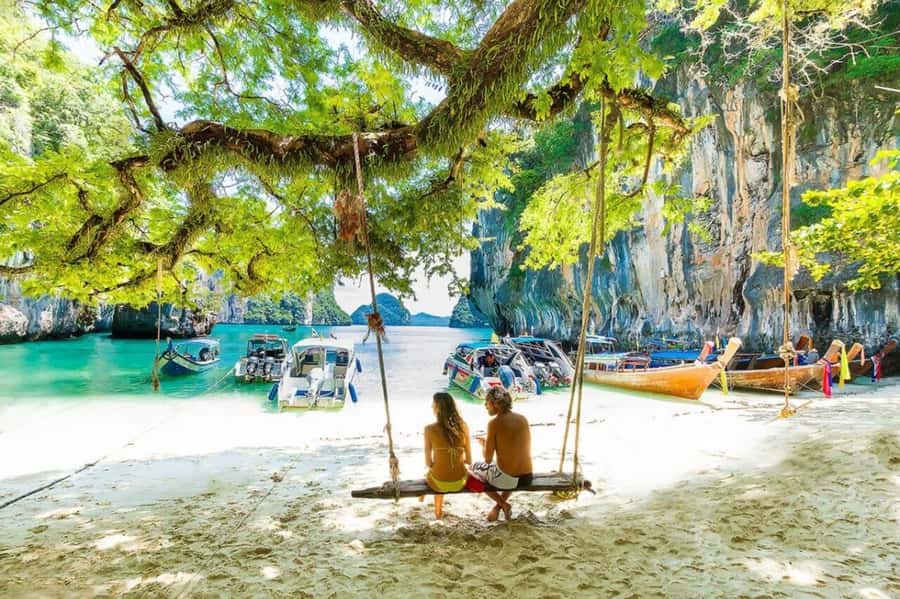 Hong Island Tour by Speedboat - The one-hour ride from Krabi to the pier
