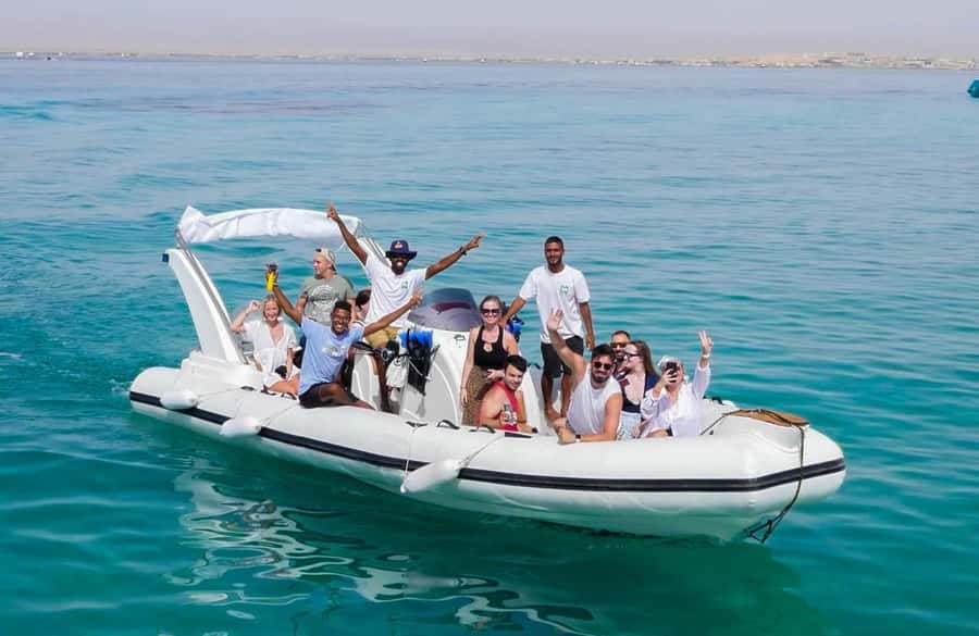 Hurghada: 6 Islands Tour with Dolphin Watching & Snorkelling - The wreck snorkeling stop