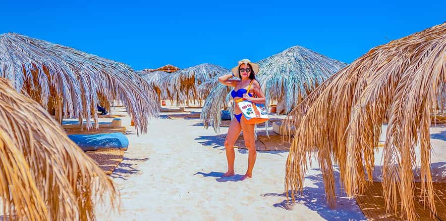 Hurghada: Paradise Island Yacht Cruise, Lunch & Snorkeling - Paradise Island beach time and lunch
