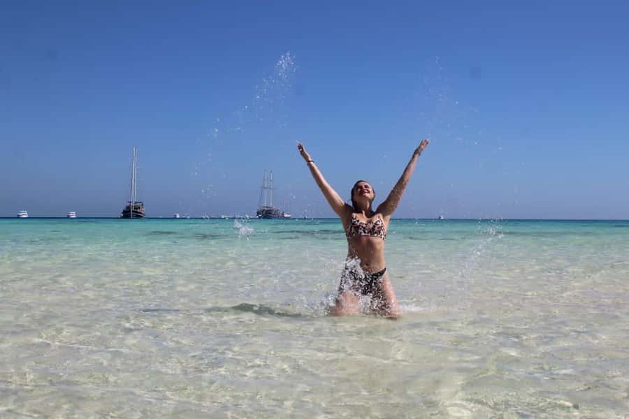 Hurghada: Premium Island Cruise with Lunch and snorkeling - What the first snorkeling stop is like