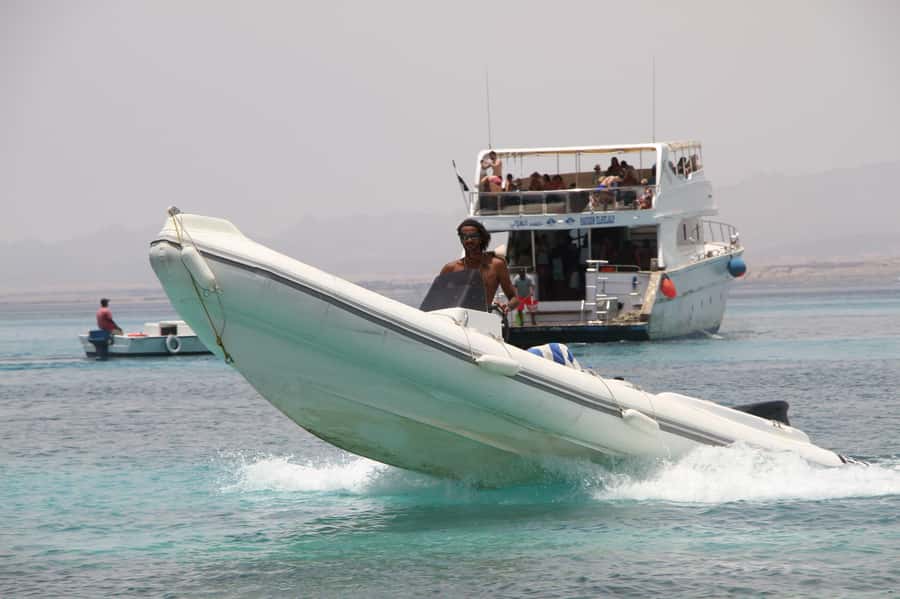 Hurghada: Private Speedboat to Orange Bay and White Island - The optional parasail flight