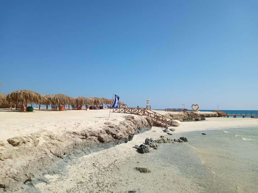 Hurghada : Sunset & Barbecue at Magawish Island By Speedboat - Guides, safety, and the feel of the outing