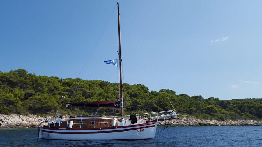 Hvar: Pakleni Islands Sailing Tour with Brunch - Who Should Book This Sailing Day?