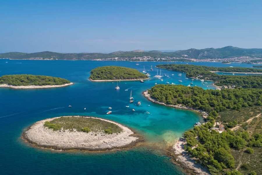 Hvar: Sunset and Pakleni Islands with a Speed Boat - What the speedboat format adds