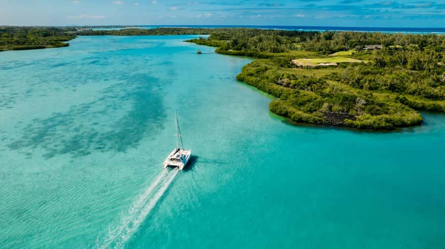 Ile Aux Cerfs: Catamaran Cruise, island, waterfalls, Lunch - Weather, tides, and practical planning