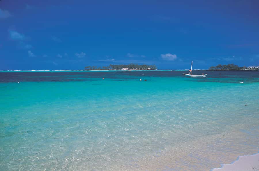 Ile aux Cerfs: Island & Waterfall Speedboat Tour with Lunch - Key points to know before you go