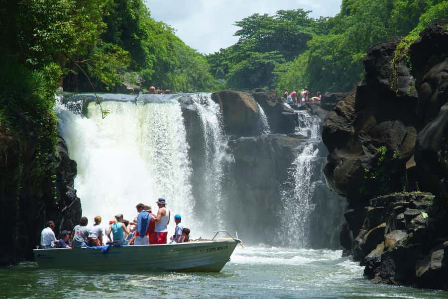 Ile aux Cerfs: Island & Waterfall Speedboat Tour with Lunch - Should you book this Mauritius speedboat tour?