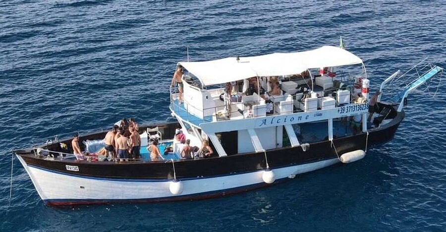 Ischia: Island Boat Tour with Neapolitan Lunch & Snorkeling - What makes this Ischia boat day worth considering