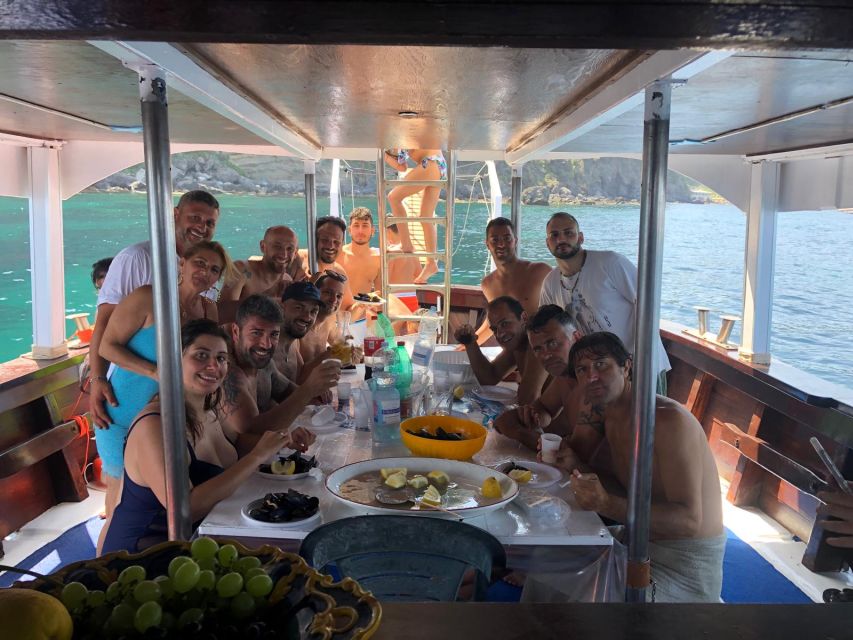 Ischia: Island Boat Tour with Neapolitan Lunch & Snorkeling - Sant’Angelo brings the first social stop