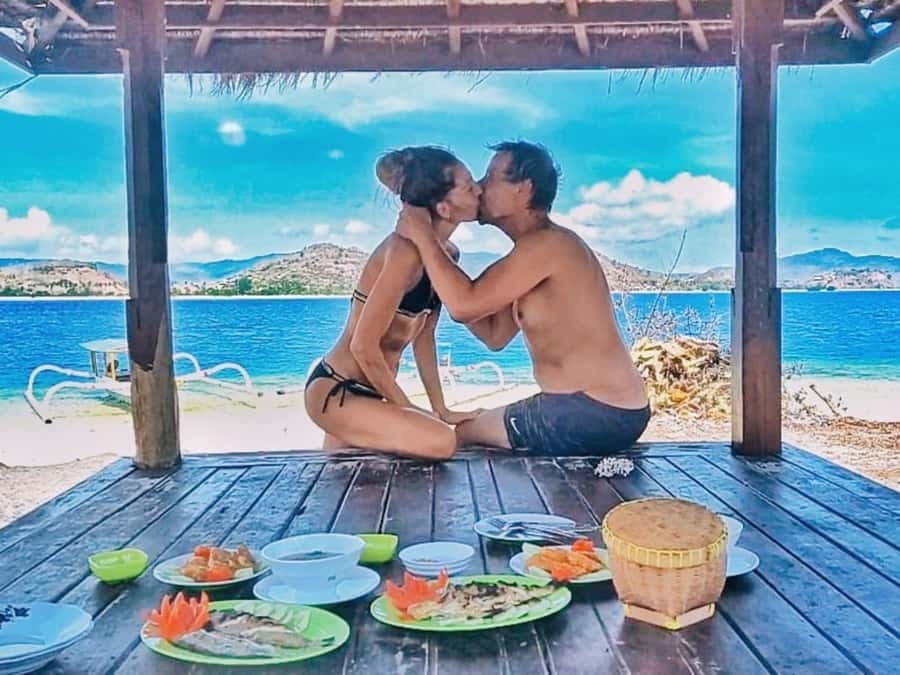 Island Hopping Gili Asahan, Gede, Rengit, Layar & Goleng - Gili Rengit: a calm start among coral