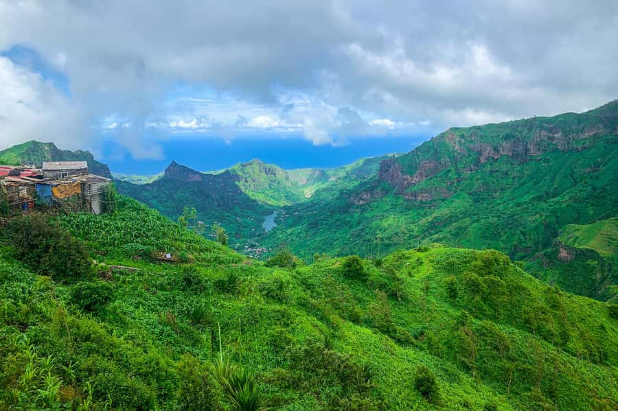 Island tour with German-speaking guide for cruise guests - Calheta de São Miguel and the road to the coast