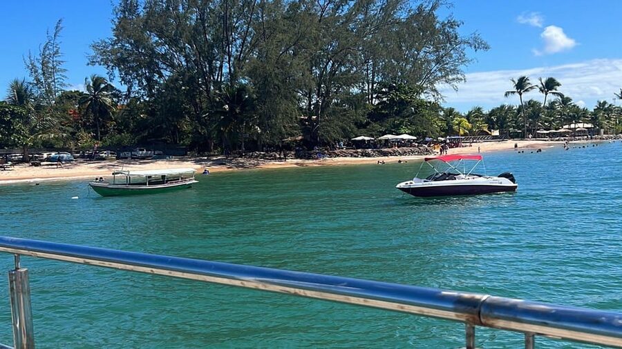 Itacare: Boat ride to the 4 islands of Camamu - Pedra Furada: a small island with the day’s signature photo