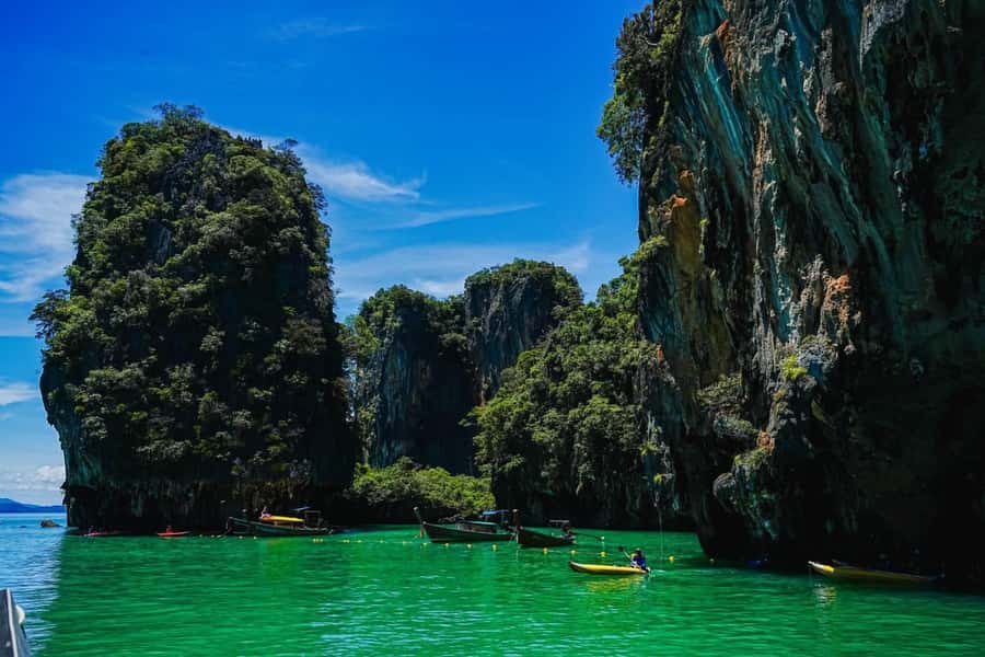 Jame bonds canoe 7 point 6 Island Premium trip - Naka Island, a useful swim stop