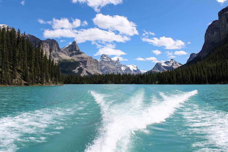 Jasper: Maligne Valley Wildlife & Spirit Island Cruise - Medicine Lake and the valley’s disappearing water