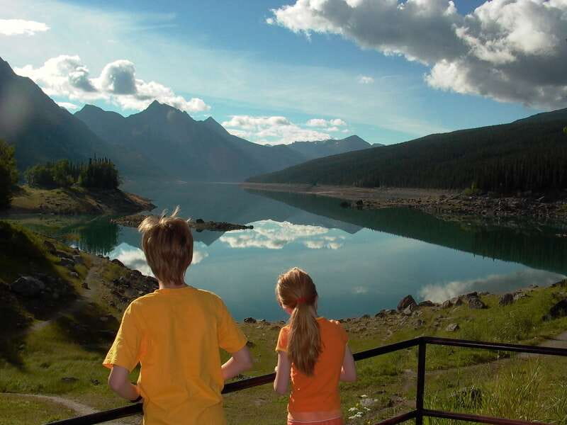 Jasper: Maligne Valley Wildlife & Spirit Island Cruise - Maligne Canyon and short walking opportunities