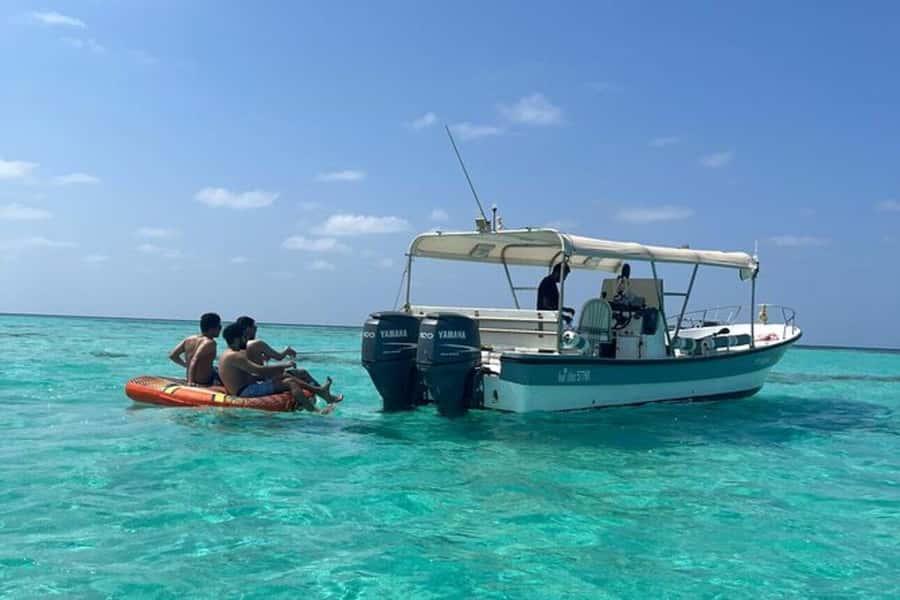 Jeddah: Bayadah Island Boat Trip with Snorkeling Option - A private boat and a flexible day