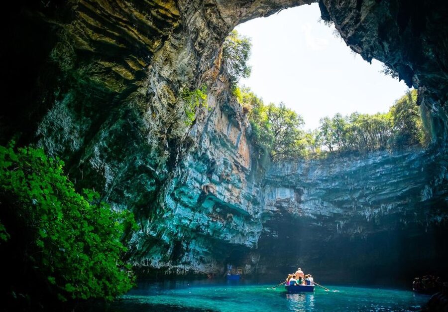 Kefalonia: Island Highlights Bus and Boat Tour with Lunch - Who will enjoy this tour most