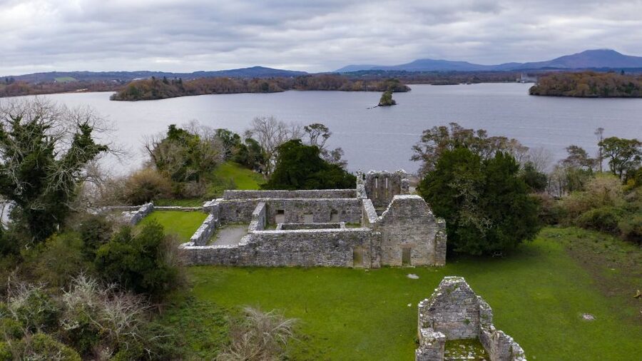 Killarney: Guided Boat Tour to Innisfallen Island - Why the open-air boat matters
