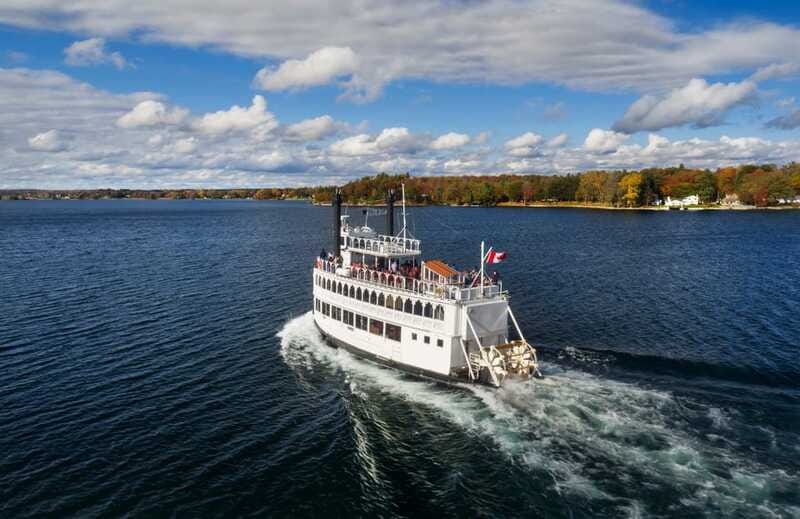 Kingston: Brunch Cruise of Thousand Islands - Seating, stairs, and accessibility