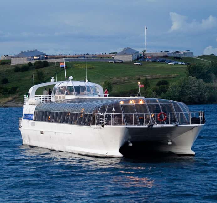 Kingston: Lunch Cruise of Thousand Islands - A three-course lunch with a view