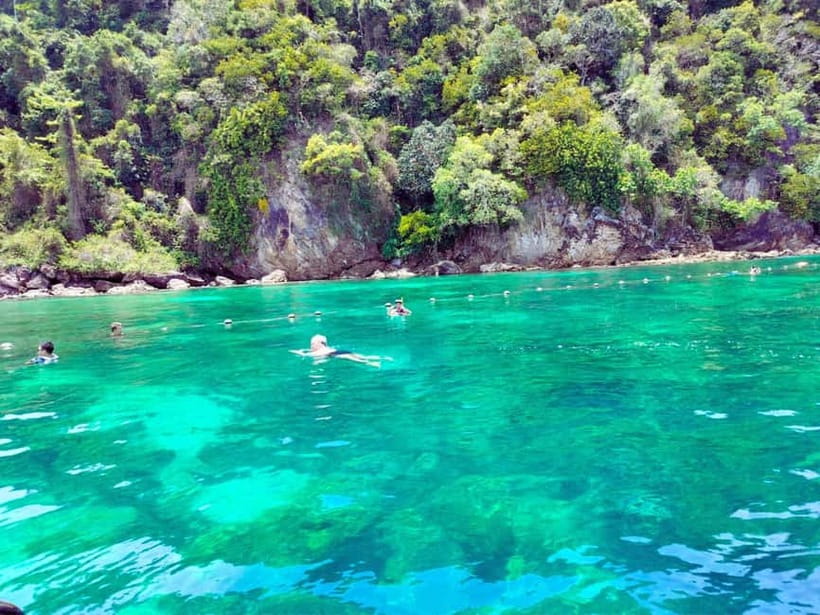 Ko Lanta: 4 Islands Snorkeling Tour by Longtail Boat - Koh Ngai supplies the beach lunch