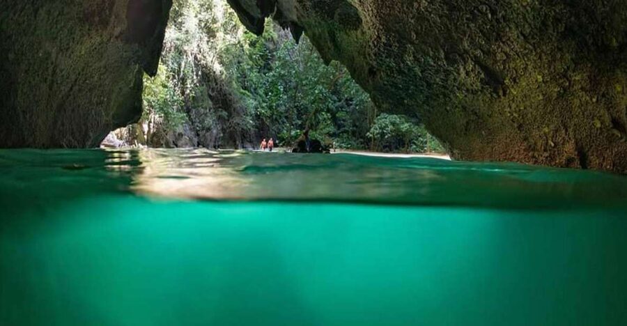 Ko Lanta: 4 Islands Snorkeling Tour by Longtail Boat - Ko Chueak brings the first fish