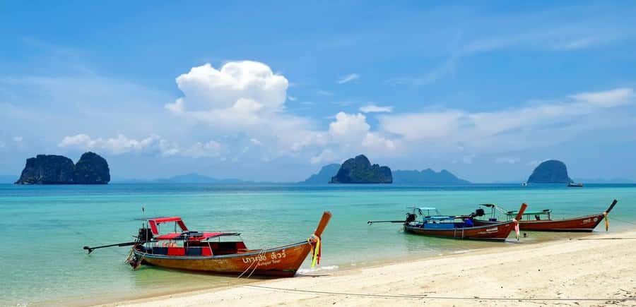 Ko Lanta: 4 Islands Tour By Private Longtail Boat with Lunch - Morakot Cave and the Emerald Cave reveal