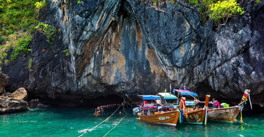 Ko Lanta: Emerald Cave and 4 Islands Tour by Longtail Boat - Who should book this island tour?