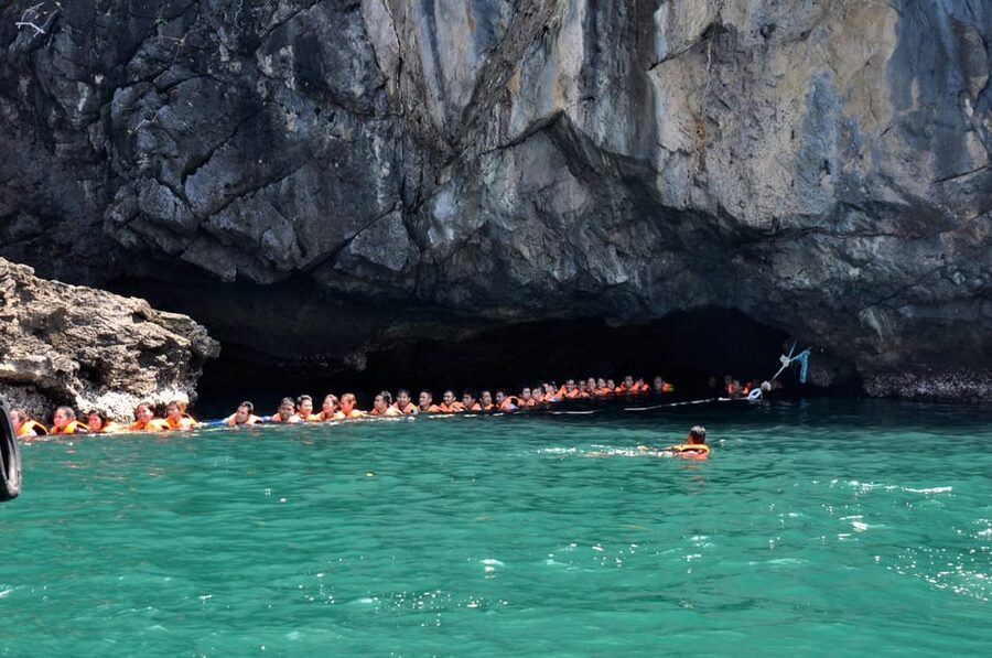 Ko Lanta: Emerald Cave and 4 Islands Tour by Longtail Boat - What the guide and equipment add