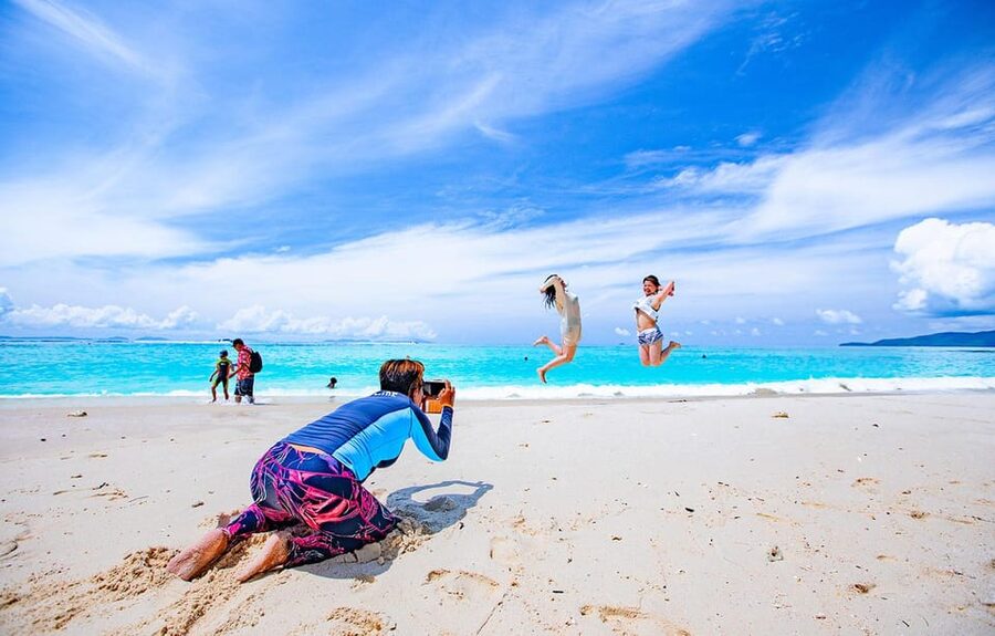 Ko Lanta: Maya Bay & Phi Phi Islands Full-Day Speedboat Trip - Viking Cave and the quick photo stop