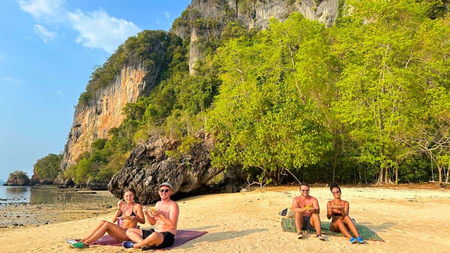 Ko Yao Yai: Hong Island & Plankton Longtail Boat Sunset Tour - Packing for a five-hour island trip