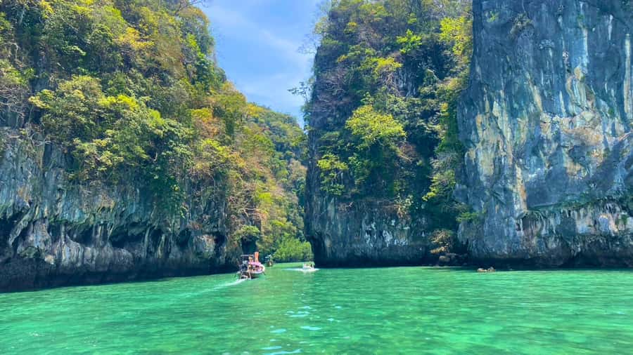 Ko Yao Yai: Hong Island & Plankton Longtail Boat Sunset Tour - Lading Island for a quieter beach break