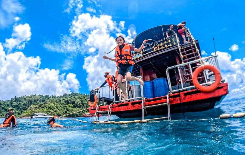 Koh Chang: 3 or 4 Islands Snorkel & Beach Tour by Big Boat - Choosing between the 3-island and 4-island routes