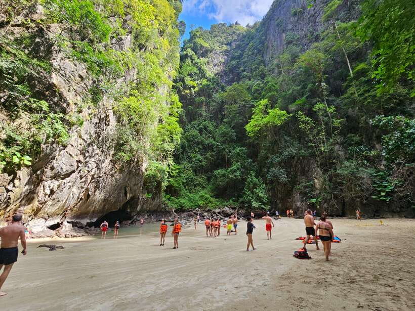 Koh Lanta: 4-Island Tour by Longtail Boat - Floating through Emerald Cave on Koh Mook