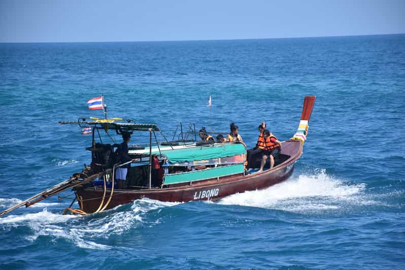 Koh Lanta: 4 Islands and Emerald Cave Tour by Longtail Boat - Koh Ngai: lunch beside the forest