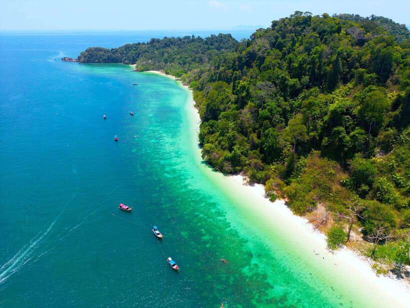 Koh Lanta: 4 Islands, Emerald Cave & Koh Kradan by Speedboat - Koh Chueak: your first snorkeling stop