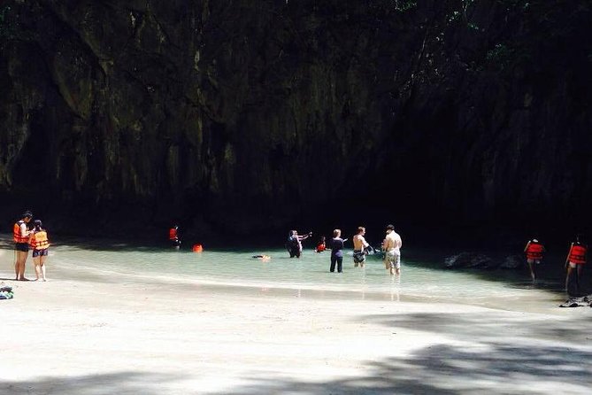 Koh Lanta: 4 Islands Tour by Speedboat with Snorkeling - Koh Kradan: lunch and the best chance to slow down