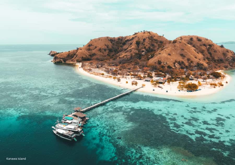 Komodo Islands: Private 2-Day Wooden Boat Tour - Padar Island delivers the famous view