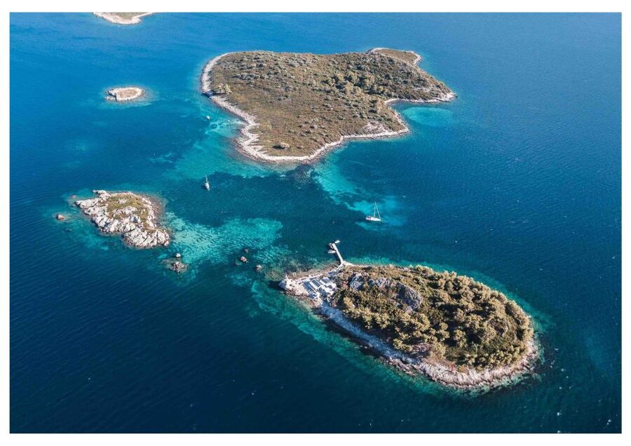 Korčula 3 ISLAND CATAMARAN TOUR Badija - Vrnik - Stupe - Badija: turquoise water and a Franciscan monastery