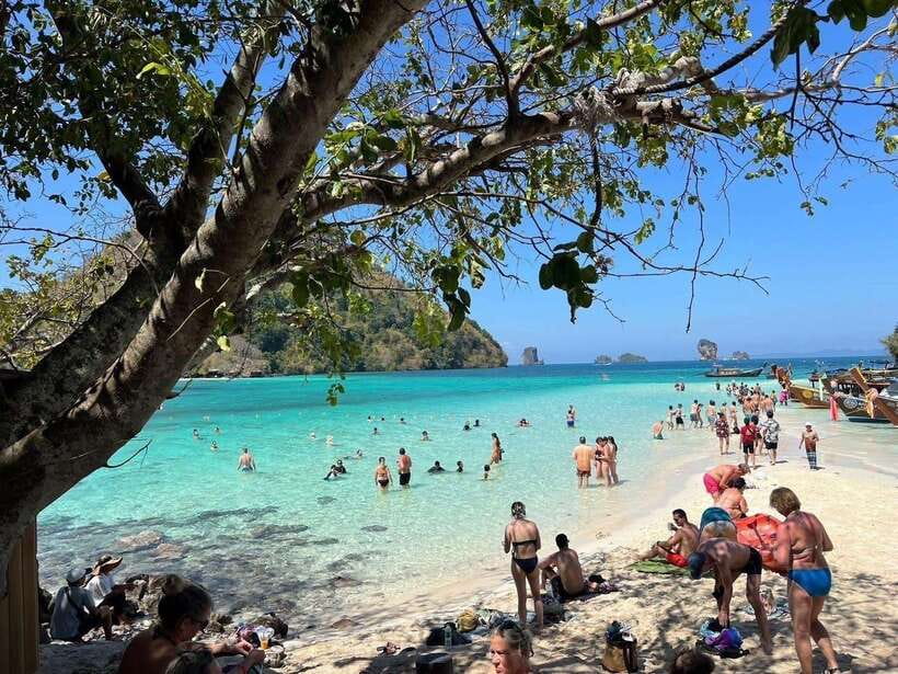 Krabi: 4-Island Speedboat Tour with Lunch - Picnic lunch and free time on Poda Island