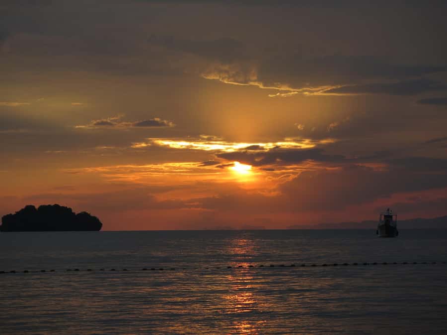 Krabi: 4 Island Sunset Small Group Tour with Night Snorkel - Tup Island and the sandbar connection