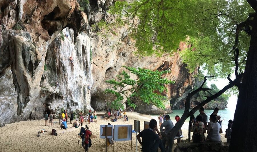 Krabi: 4 Islands Day Trip by Speedboat Including Lunch Box - Chicken Island for snorkeling and photos